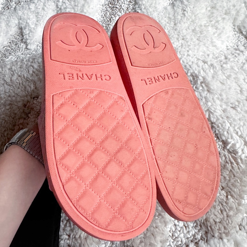SOLD🌺Chanel rubber pool CC striped logo slides sandals pink coral 38 Spring 2018 - Picture 9 of 12